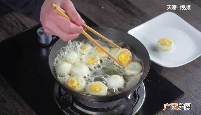 鸡蛋切铜钱的做法 炒鸡蛋