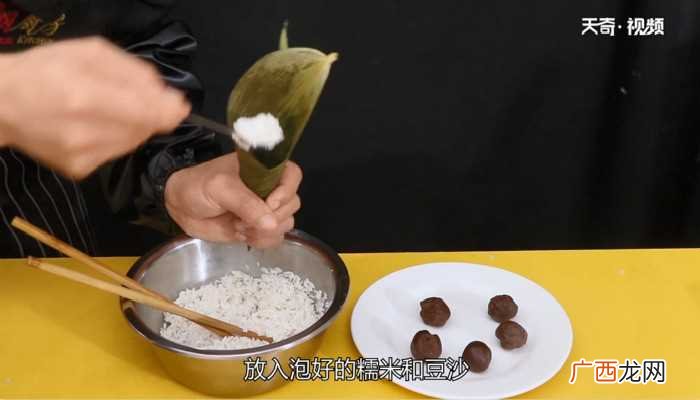 包粽子怎么做好吃 包粽子的做法