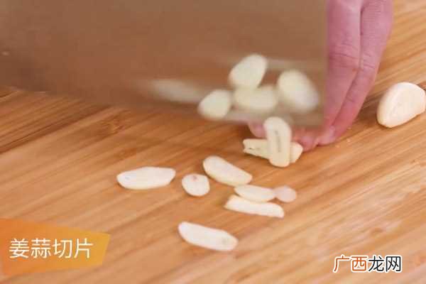 干煸花菜怎么做好吃 干煸花菜的做法