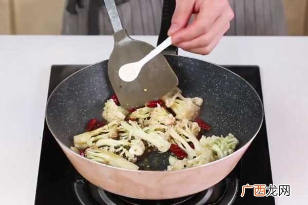 干煸花菜怎么做好吃 干煸花菜的做法