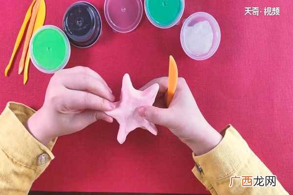 白色黏土搓成圆球怎么办 超轻黏土海星的做法