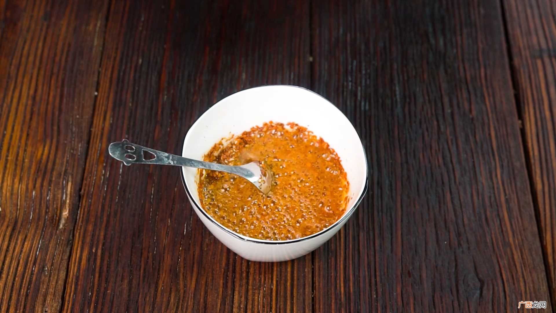 香辣金针菇怎么做好吃 香辣金针菇的做法