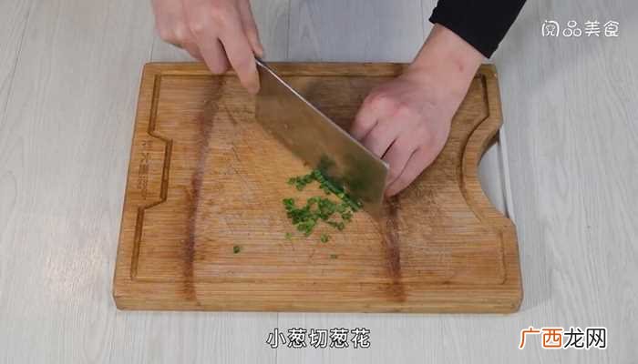 水煮鸡脯肉怎么做好吃 水煮鸡脯肉的做法