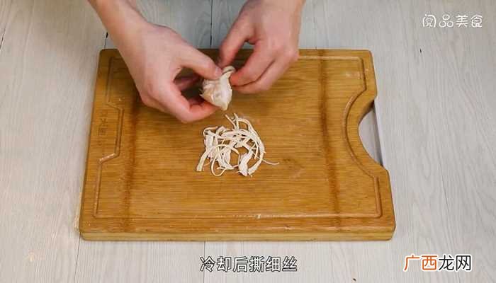 水煮鸡脯肉怎么做好吃 水煮鸡脯肉的做法
