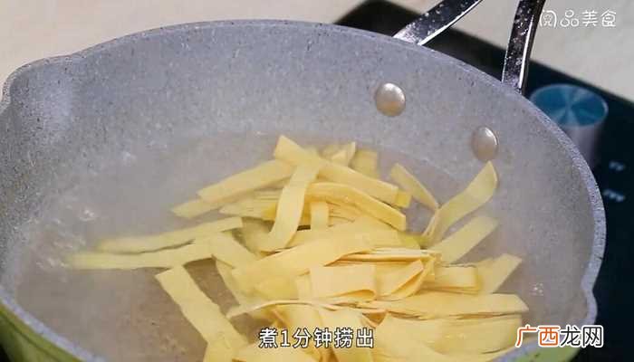 水煮鸡脯肉怎么做好吃 水煮鸡脯肉的做法