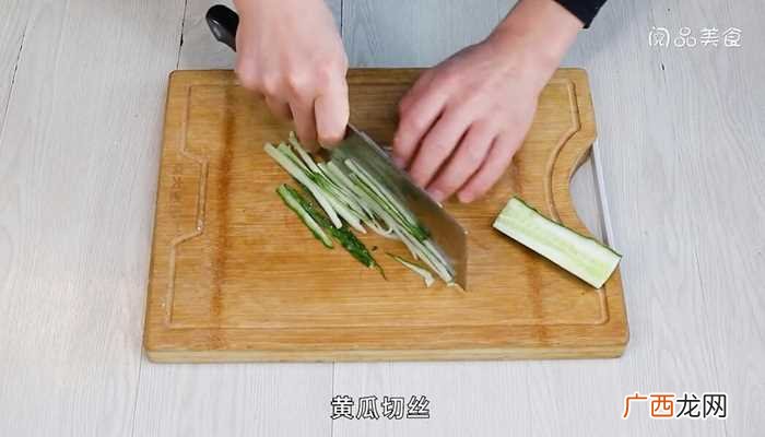 水煮鸡脯肉怎么做好吃 水煮鸡脯肉的做法