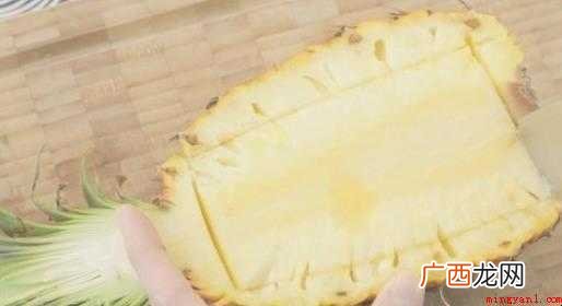 菠萝最宜新鲜食用,可去皮和切块的复杂过程几乎胜过其他所以水果