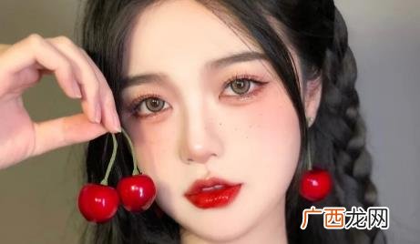 女朋友和别的异性打游戏正常吗 女朋友和别的男生打游戏正常吗