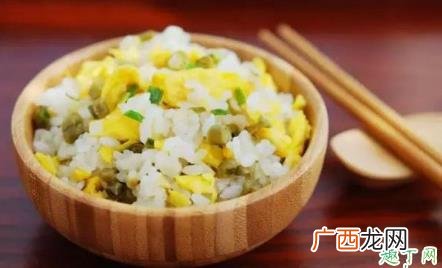 蛋炒饭先炒蛋还是生蛋拌饭炒好吃 蛋炒饭是先炒饭还是先炒蛋