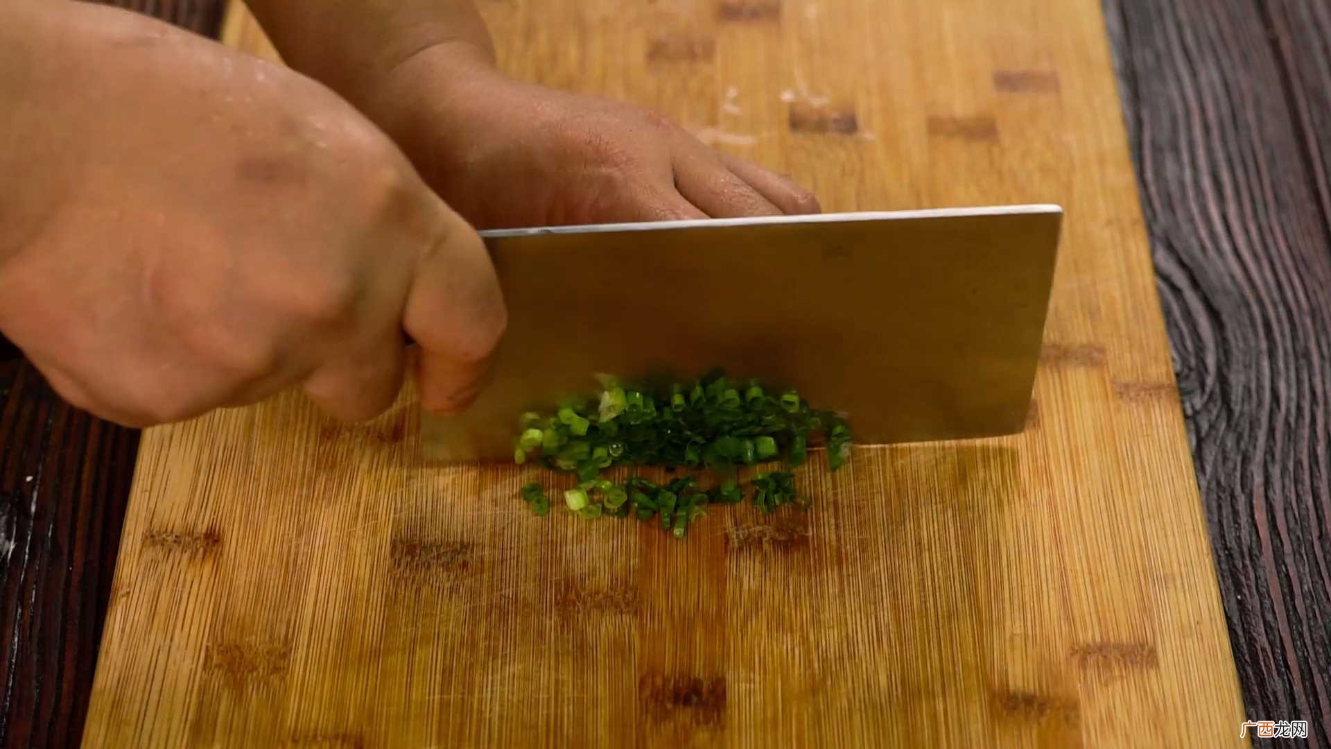 番茄土豆排骨汤怎么做好吃 番茄土豆排骨汤的做法