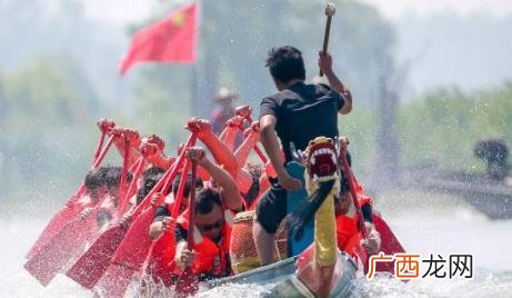赛龙舟多少人一组 赛龙舟一条船上几个人