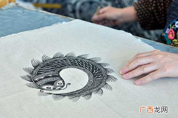 蜡染是哪个民族的特色云南 蜡染是哪个民族的特色