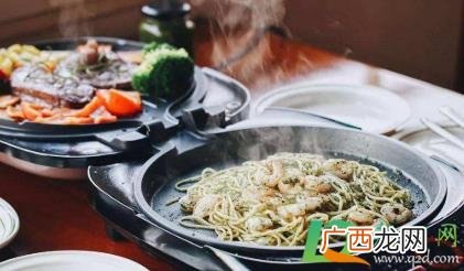 电饼铛能烤肉不放锡纸可以吗 锡箔纸在电饼铛用可以吗