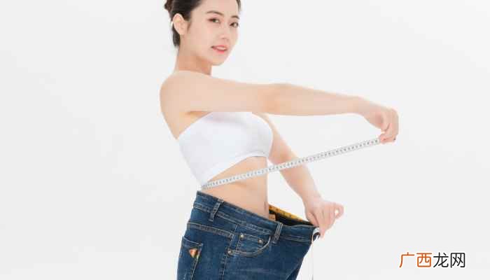 低腰牛仔裤适合任何身材 低腰牛仔裤和高腰牛仔裤的区别