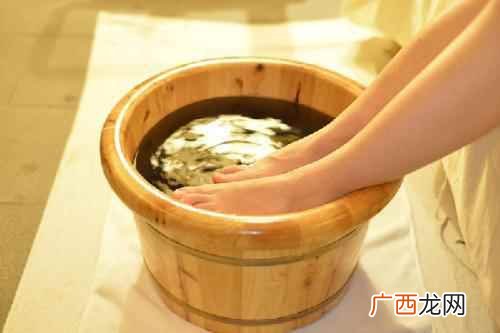 4类人泡脚多个心眼 泡脚用什么泡最好
