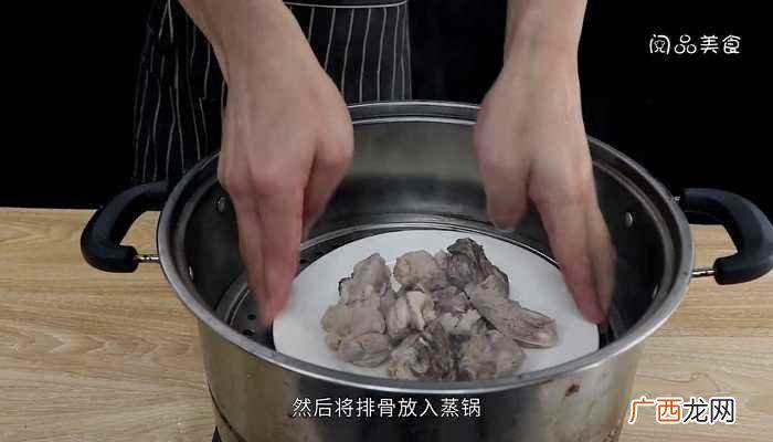 排骨200克、油适量、盐1茶匙、姜1块、料酒 香酥排骨的做法
