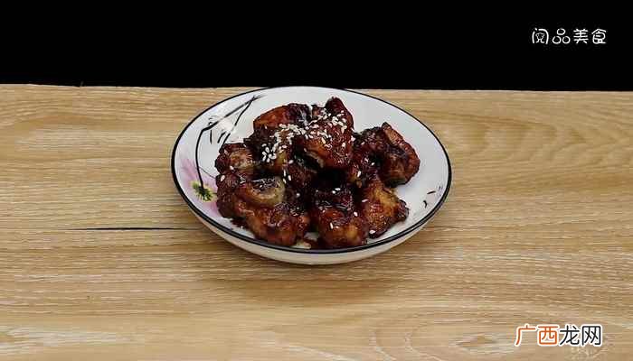 排骨200克、油适量、盐1茶匙、姜1块、料酒 香酥排骨的做法