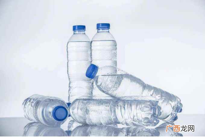 矿泉水和纯净水的区别 一个矿泉水瓶子多重