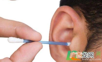 用棉签掏耳朵会伤害耳膜吗 棉签掏耳朵会碰到耳膜吗