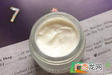 眼霜用量越多越好吗 眼霜要顺着还是逆着