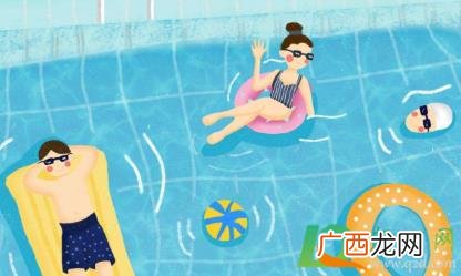 游泳时泳衣里进水正常么 游泳泳衣会进水吗