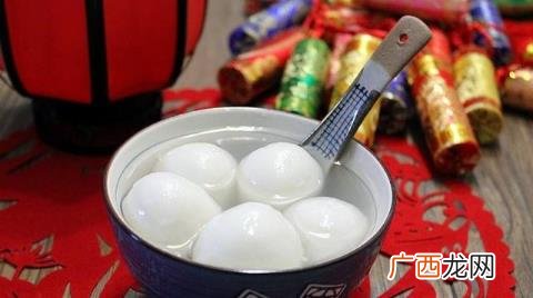 速冻汤圆煮之前需要解冻吗 速冻汤圆是解冻了煮还是直接煮