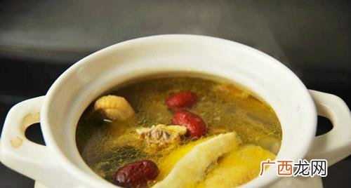 榴莲炖鸡炖出来是什么颜色的 榴莲炖鸡汤是什么颜色