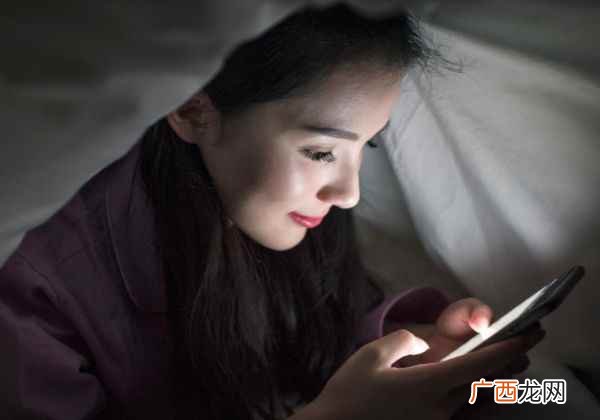额头上长粉刺是什么原因引起的 额头上长粉刺是什么原因