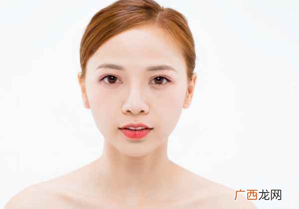 额头上长粉刺是什么原因引起的 额头上长粉刺是什么原因