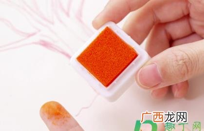 手上印章颜色怎么去掉方法 用什么清洗手上的印章