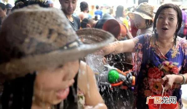 泰国泼水节代表纯真代表清理 ?泰国泼水节意义