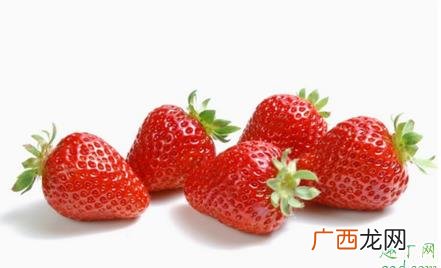 草莓发粉发软怎么回事 草莓粉结块是坏了吗