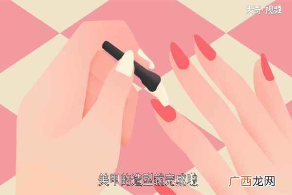 女人化妆是对脸部的修饰 美甲步骤