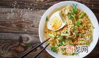 西红柿的做法 炒方便面最好吃的做法