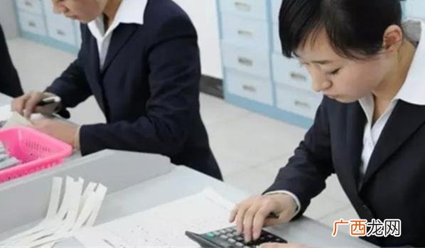 制度在现实中的实施情况与理想状态存在着很大的差距 每周“做四休三”