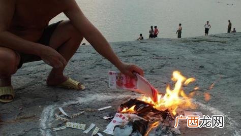 一个月不可以烧纸两次吗 为什么烧纸不能烧两次