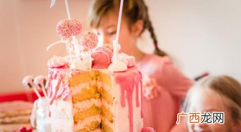 适合生日朋友圈发的幽默句子 生日最暖心短句2023最新
