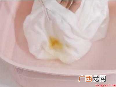 校服油渍久了怎么洗掉