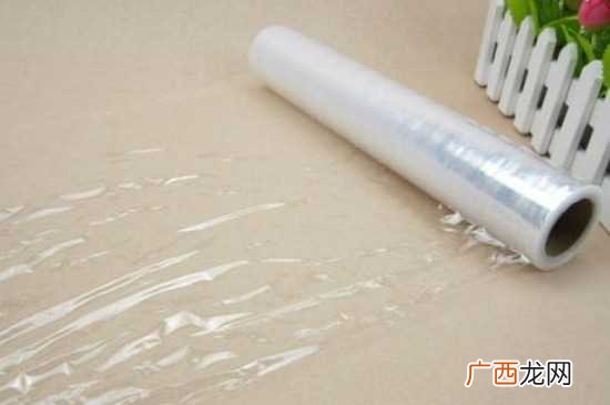 保鲜膜瘦腿先将腿部打湿并用拍打的方式 保鲜膜瘦腿正确方法
