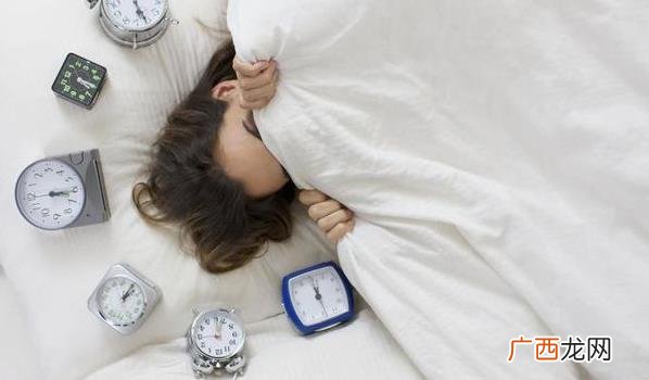 影响睡眠质量、生物钟、心血管健康和情绪稳定性等危害 ?被闹钟惊醒对身体有多大危害