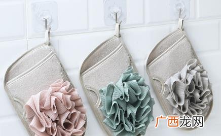 搓澡巾干搓还是放沐浴露 搓澡巾干搓还是放沐浴露搓