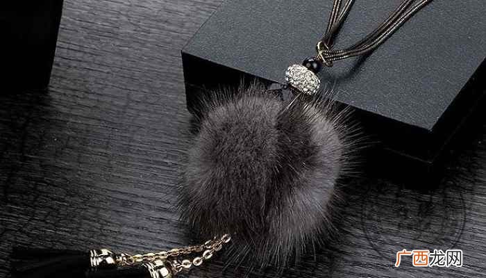 冬季毛衣链子怎么搭配 冬季毛衣和项链的搭配方法