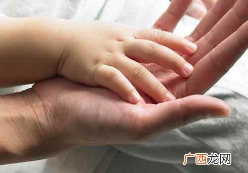 新生儿肚脐眼可以用双氧水消毒吗 新生儿肚脐可以用双氧水消毒吗