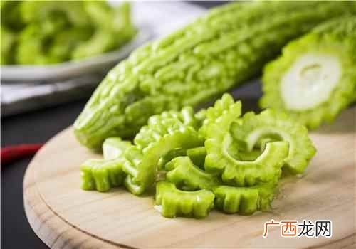 把苦瓜先用盐腌制做苦瓜 苦瓜怎么做不苦,苦瓜去苦味小妙招