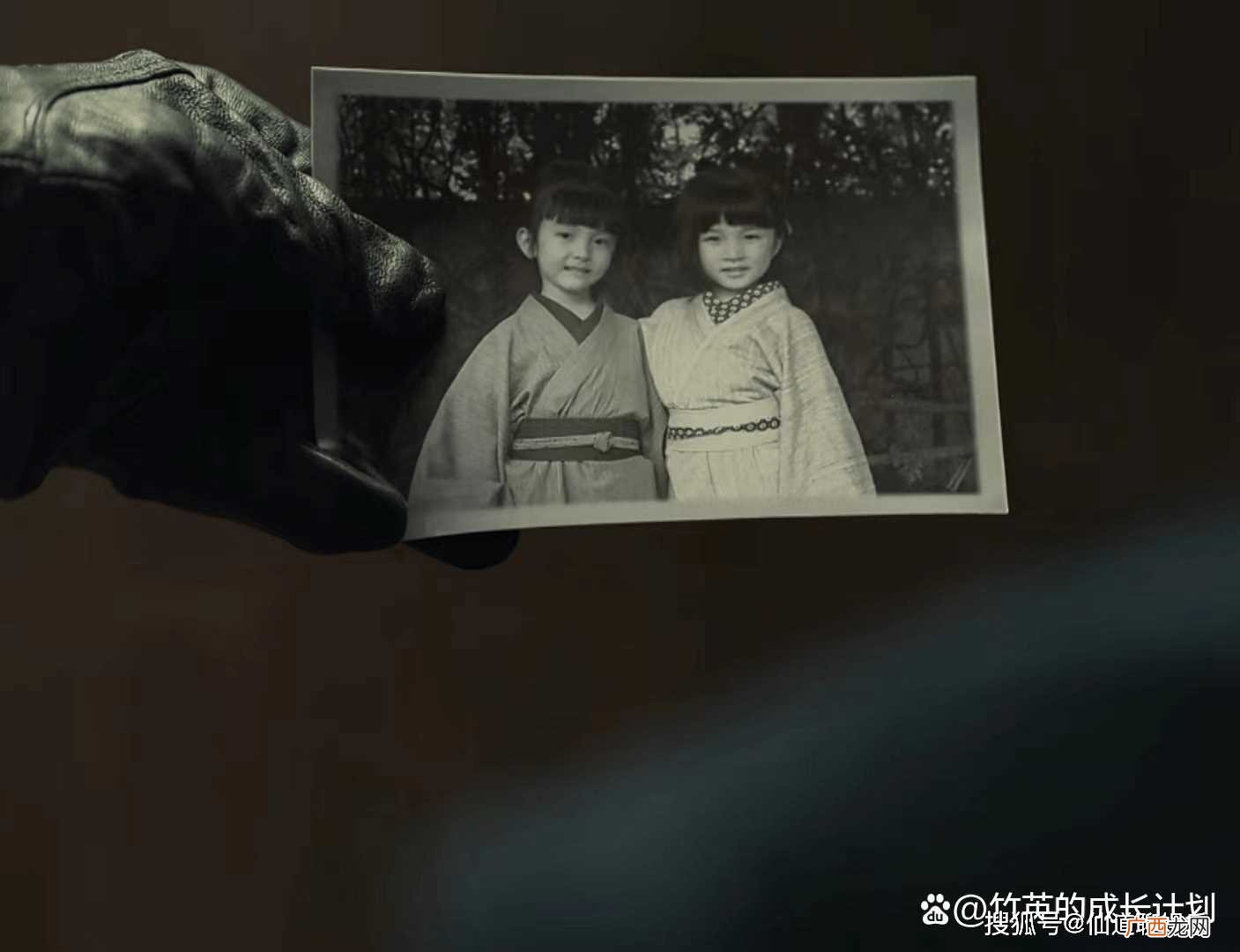 《无间》看到闪官两次出手保花向雨的命 才懂他们之间关系不一般
