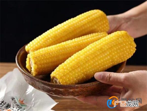 真空玉米用热水烫一下能吃吗