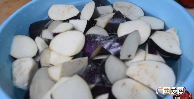红烧茄子最好吃的做法，简单美味又下饭，看看你喜欢吃不？
