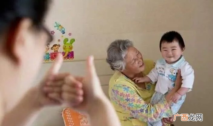 儿子儿媳让亲妈“免费”带娃，8年后开口赶人，老母亲：房子还我