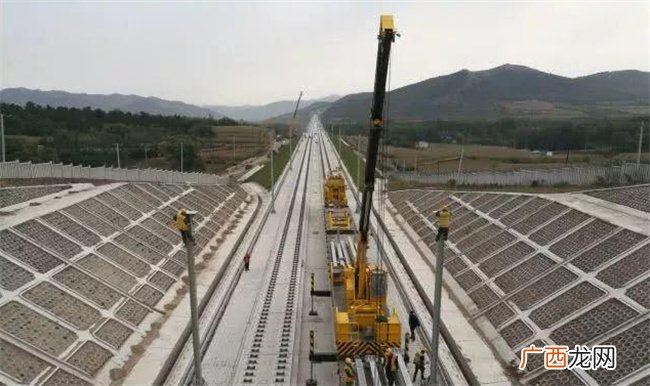 中国高铁为何不建在地上 中国高铁为什么不走直线