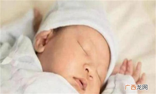 美国男子假扮沙特王子,30年诈骗数亿,因一盘猪肉露馅